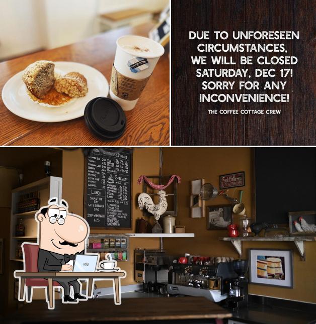 Installez-vous à l'une des tables de The Coffee Cottage