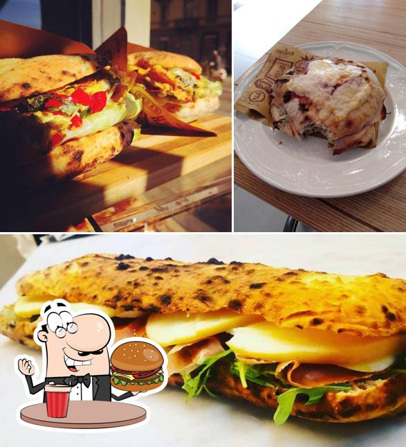 Prenditi un hamburger a Pizza Delivery