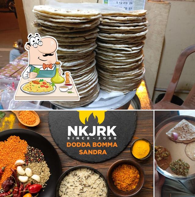 Food at Jowar Roti Kendra