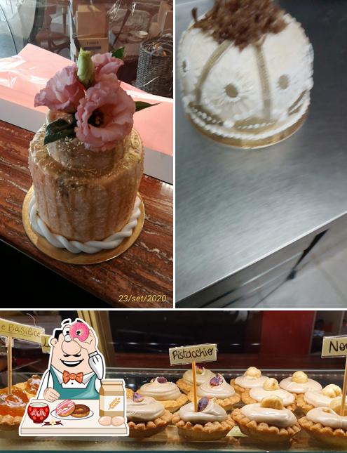 Pasticceria Porta Montanara propone un'ampia selezione di dolci