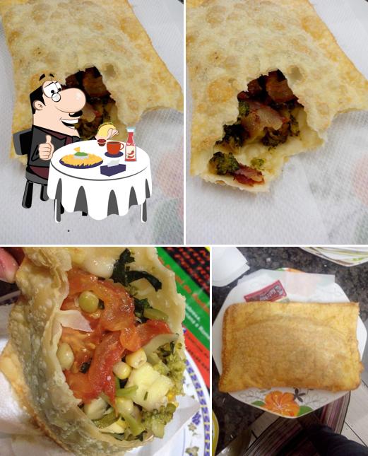 Peça um hambúrguer no CANTINHO DO PASTEL