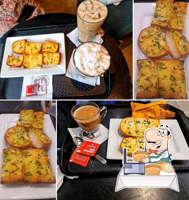 Garlic bread at Café Coffee Day