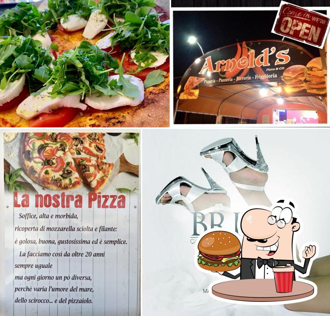 Prenditi un hamburger a Arnold's Pizza&co