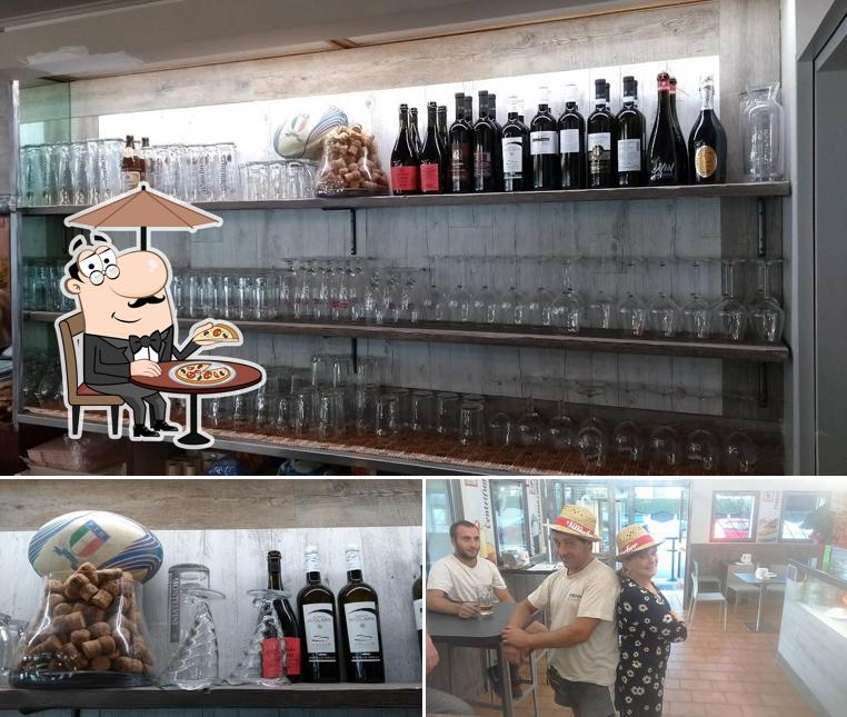 Tra le varie cose da Bar Al Cigno Bianco si possono trovare la esterno e interni
