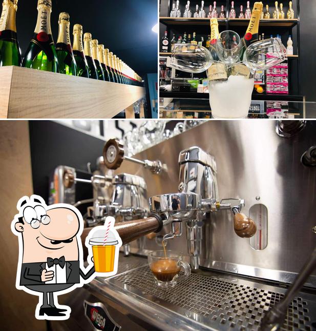 Goditi un drink a Bar Bistrot Corso Toscana