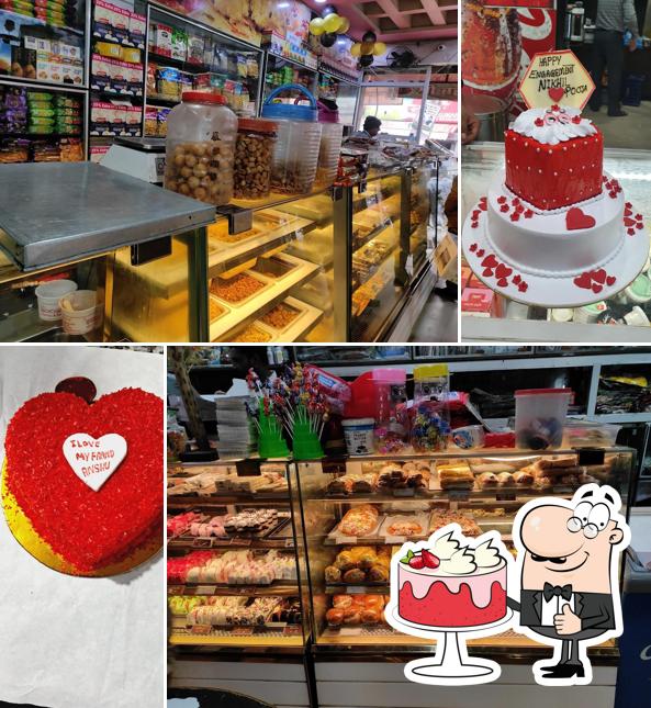 Red velvet cake at Shri BachachaRam Sweets & Bakers