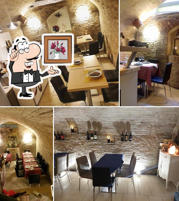 Gli interni di Tartufi Antiche Bontà