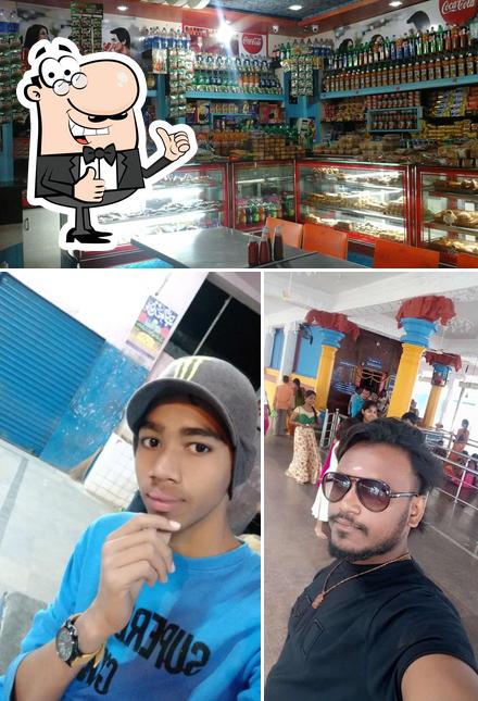 Look at this picture of Veerabadreshwara Banglore Bakery