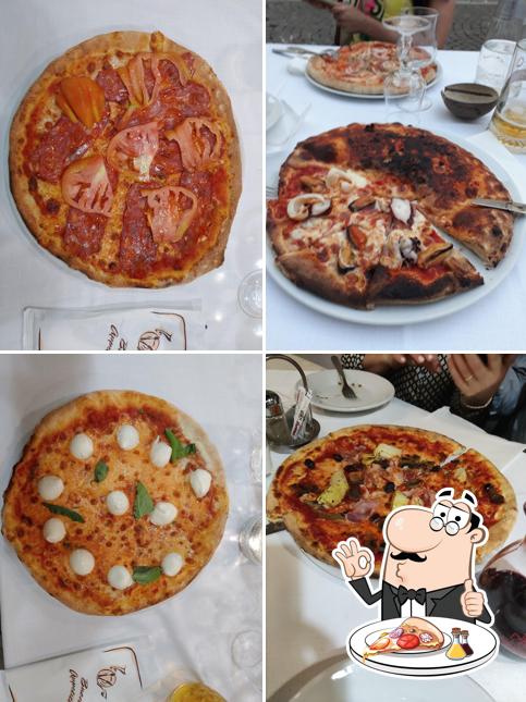 A Pizzeria Ristorante Grotta Azzurra, puoi prenderti una bella pizza