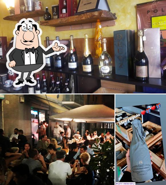 Gli interni di Caffè Vineria Hoplà