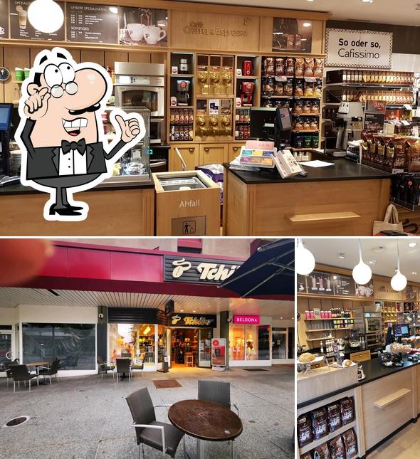 Siediti a un tavolo di Tchibo Filiale und Kaffeebar
