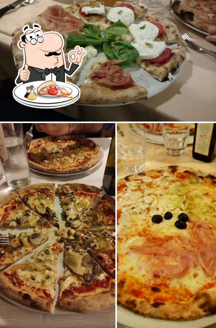 Scegli una pizza a Pizzeria Ristorante La Rocca