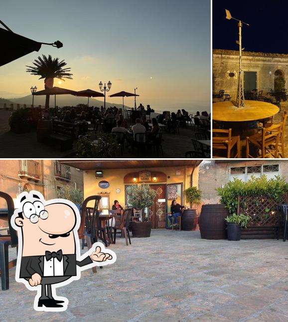 Gli interni di Belvedere Wine Bar Art Café