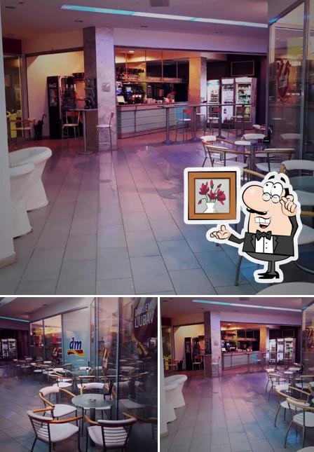 Dai un'occhiata agli interni di Coffe Bar Passage