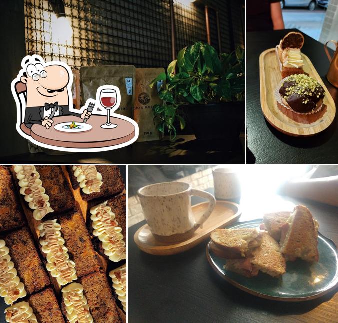 Platos en fus café