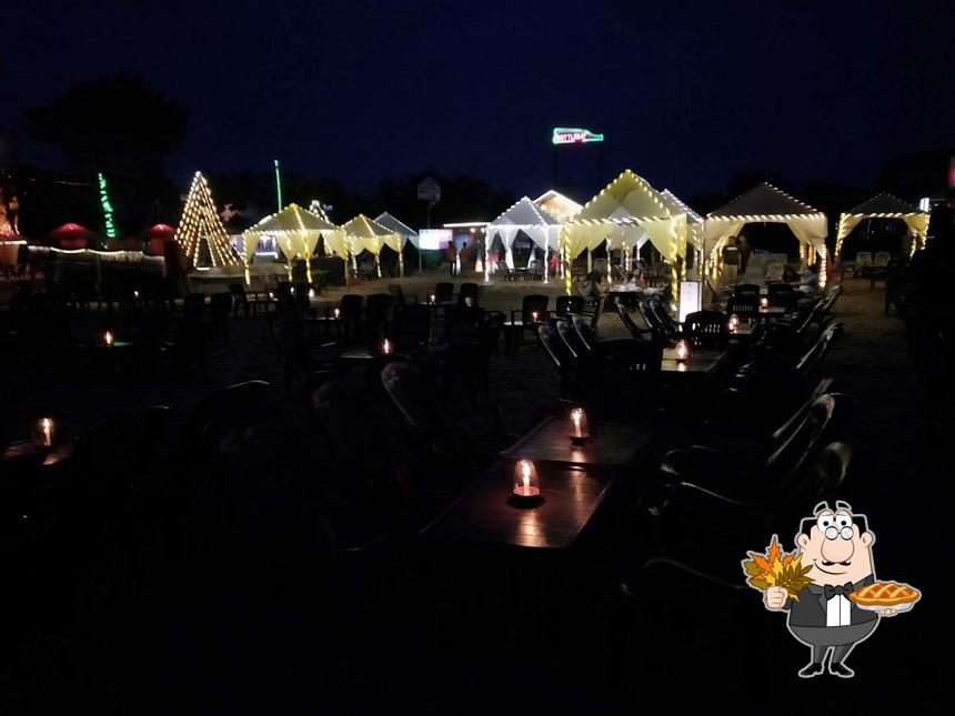 Look at the pic of Rocky's Cafe