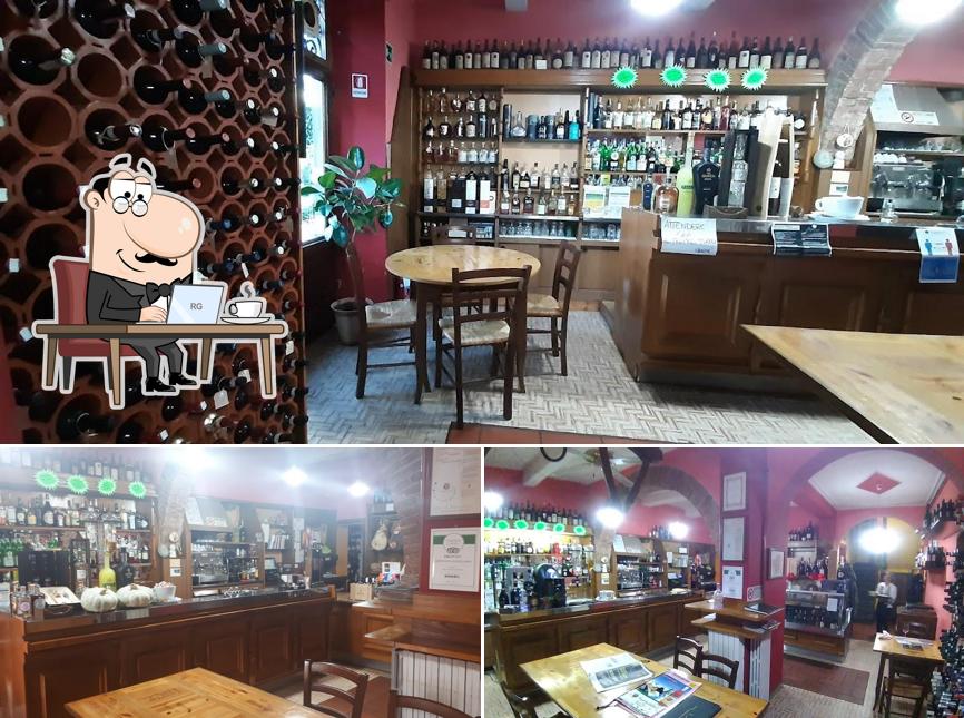 Dai un'occhiata agli interni di Osteria Al Ritrovo Del Platano