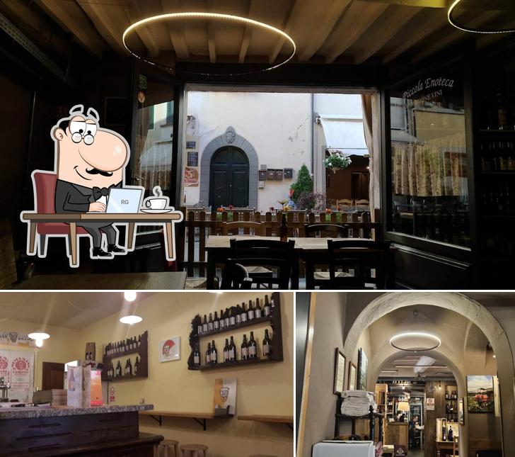 Siediti a un tavolo di La Piccola Enoteca