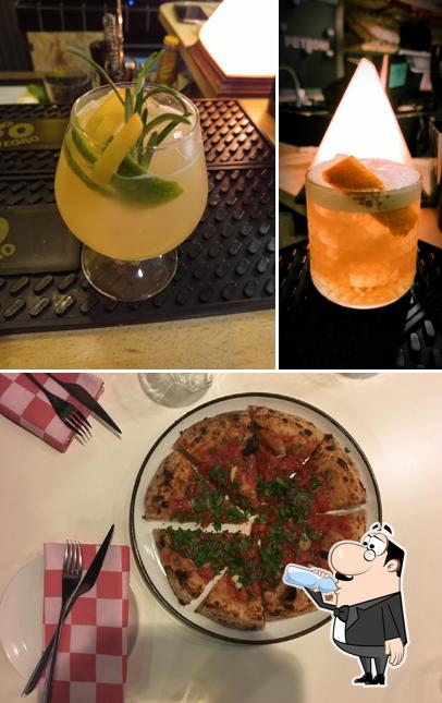 Questa è la immagine che mostra la bevanda e cibo di Petroni Caffe