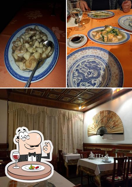 Questa è la foto che mostra la cibo e interni di Wang Huanbin