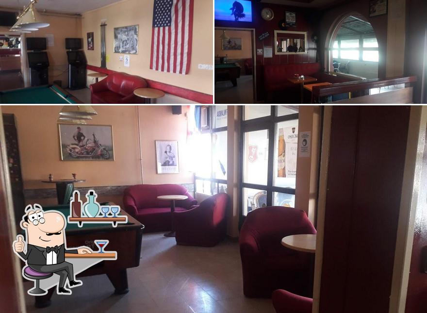 Siediti a un tavolo di Caffe bar "St. Martin"