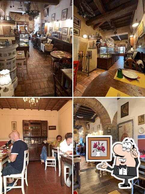 Gli interni di Antica Osteria di Montecarelli