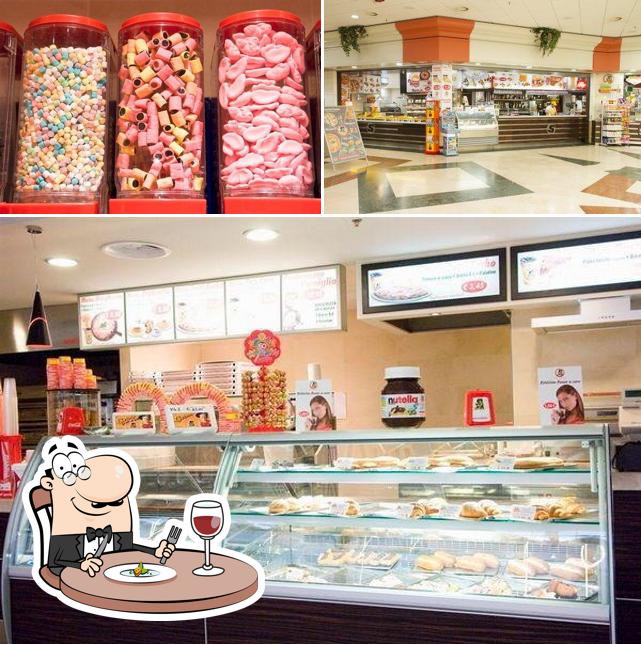 Tra le diverse cose da Sarni Ristorazione - Centro Commerciale Città del Cinema - Foggia (FG) si possono trovare la cibo e interni