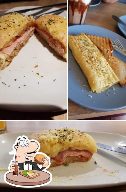 Experimente um hambúrguer no COFFEE TIME BAURU