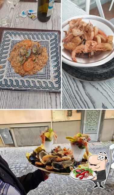 Assaggia i sapori della cucina di mare a Trattoria vicomarinai