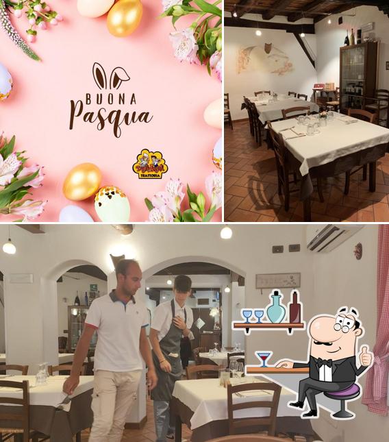Dai un'occhiata agli interni di Antica Trattoria dagli Angeli