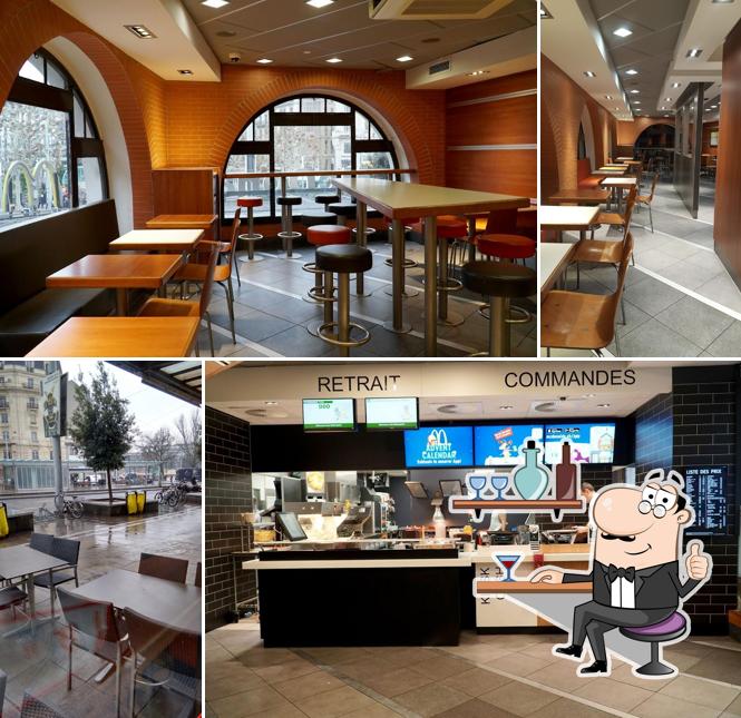 Siediti a un tavolo di McDonald's