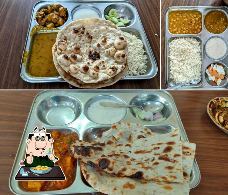 Meals at Main Cafeteria (Streat Cafe)