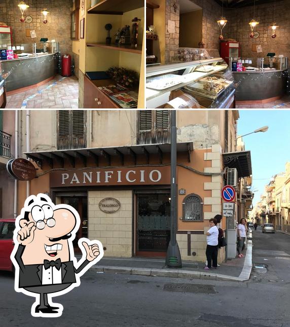 Questa è la immagine che presenta la interni e cibo di Antico Forno A Legna Tralongo