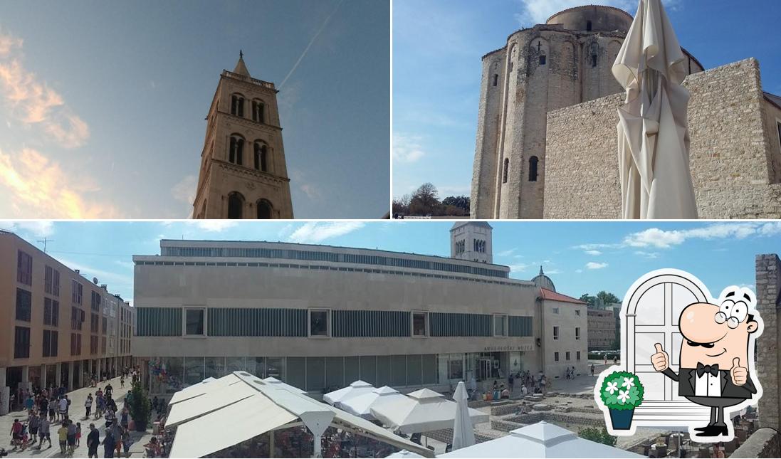 Puoi goderti l'aria fresca da seduto all'esterno di Caffe Bar Forum