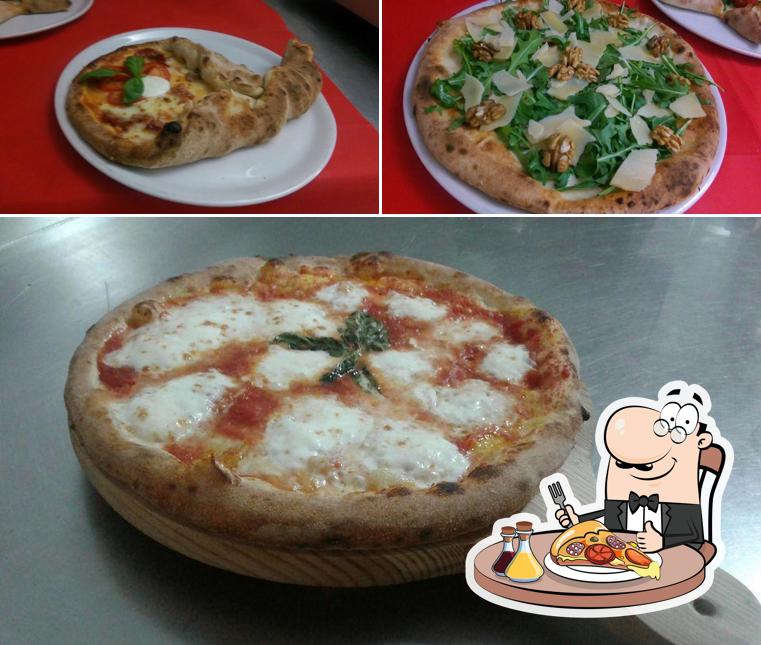 A Pizzeria Pizza House Da Ferdinando Cellole, puoi assaggiare una bella pizza