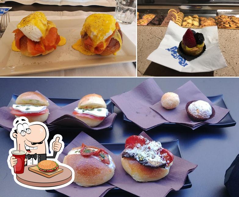 Ordina un hamburger a Roscioli Caffè Pasticceria