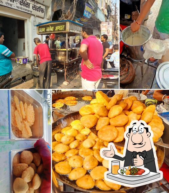 Food at Uttam Jaleba Bhandar