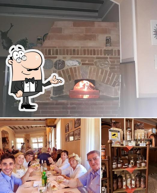 Ristorante Pizzeria Chalet si caratterizza per la interni e tavolo da pranzo