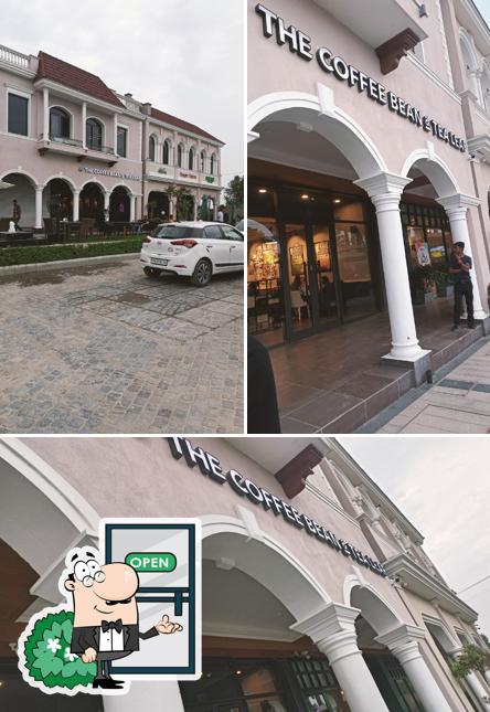 The exterior of The Coffee Bean & The Tea Leaf