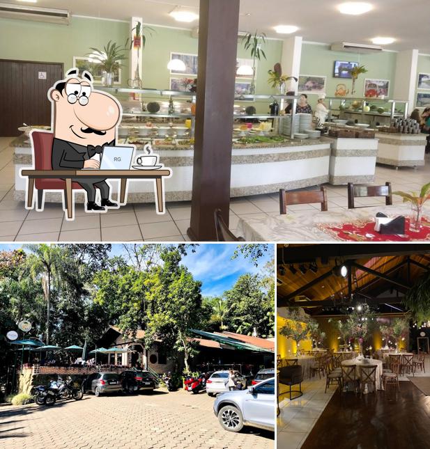 Sente em uma das mesas no Restaurante Jardim da Barra