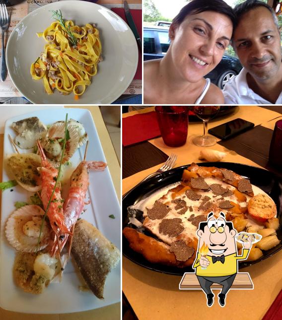 Prenditi la cucina di mare a Enoteca Della Scimmia
