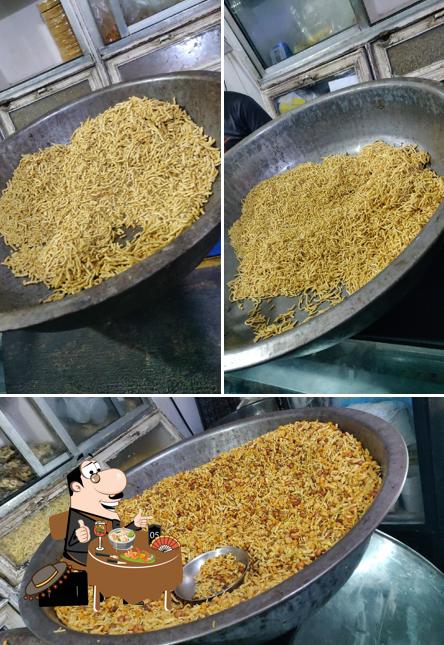 Food at Ratlami Namkin & Misthan Bhandar