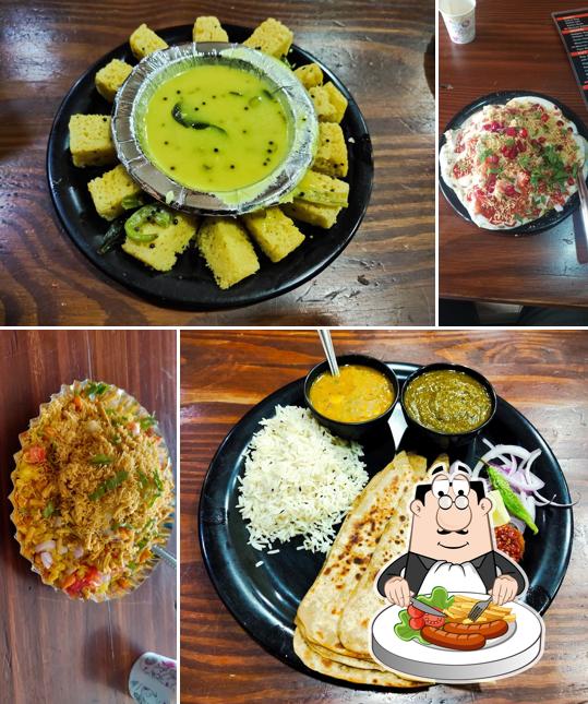 Food at Jay Bhole Vadapav