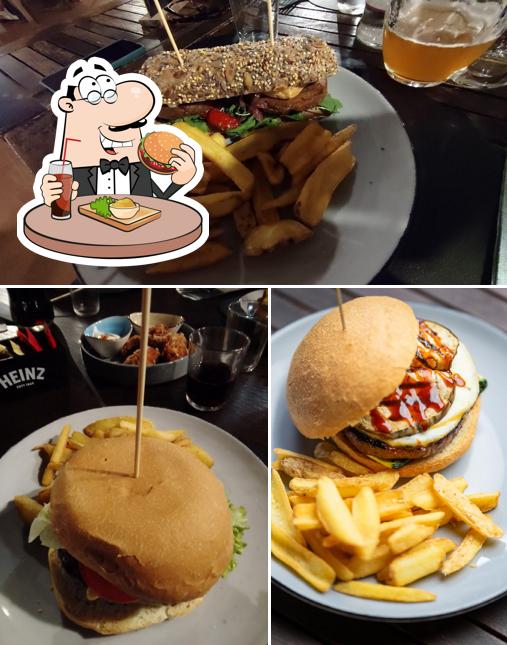 Prova un hamburger a Al Cedrone Ristorante & Pizzeria