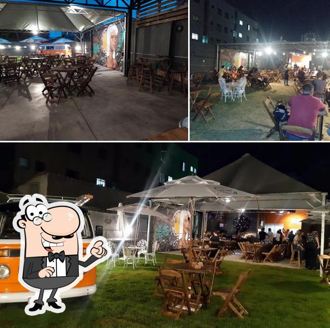 O interior do Espaço Artéza - Cervejaria Artesanal