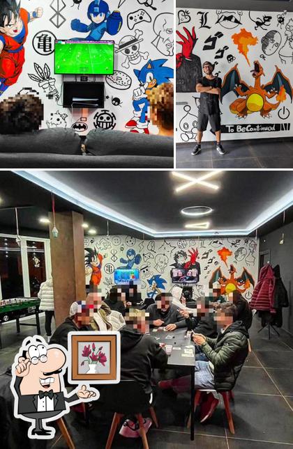 Dai un'occhiata agli interni di EON ESports Bar