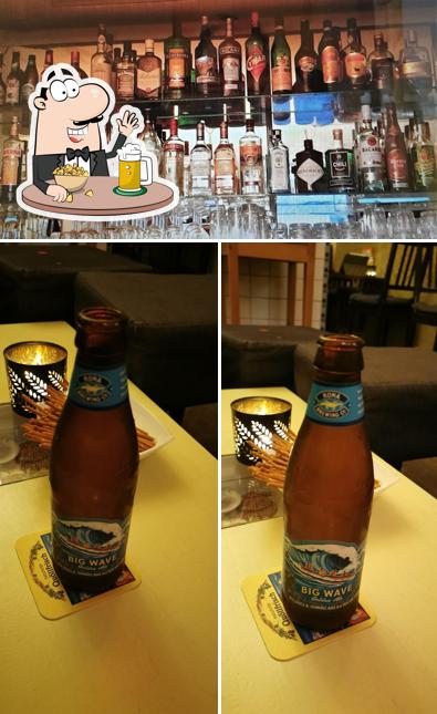 Puoi ordinare un rinfrescante bicchiere di birra chiara o scura