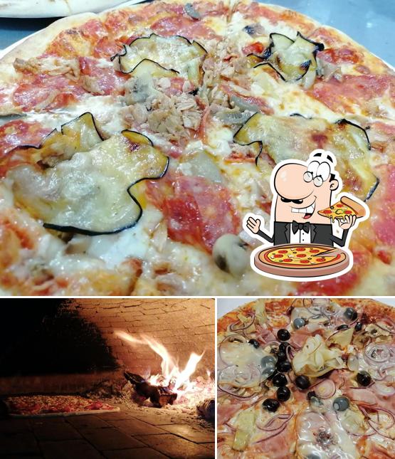 A La Pizzata Pizzeria - Rosticceria, puoi provare una bella pizza