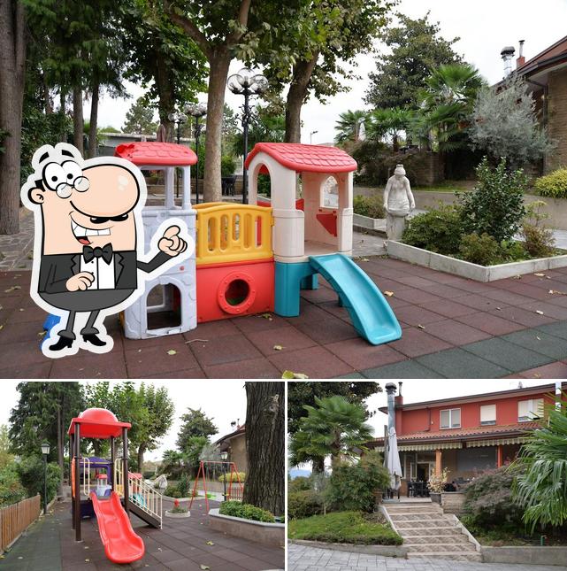Guarda gli esterni di Ristorante Italiano Pizzeria E Sushi Giardini D'oro