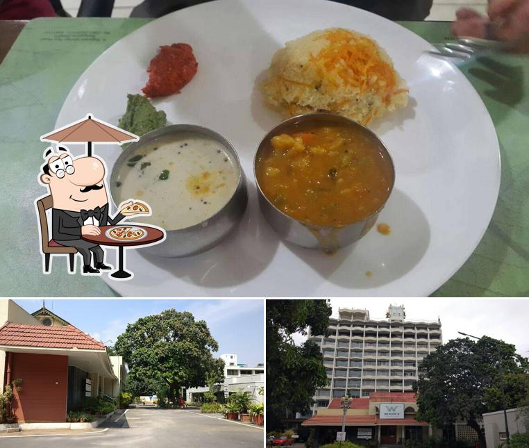 The photo of exterior and food at Woodys